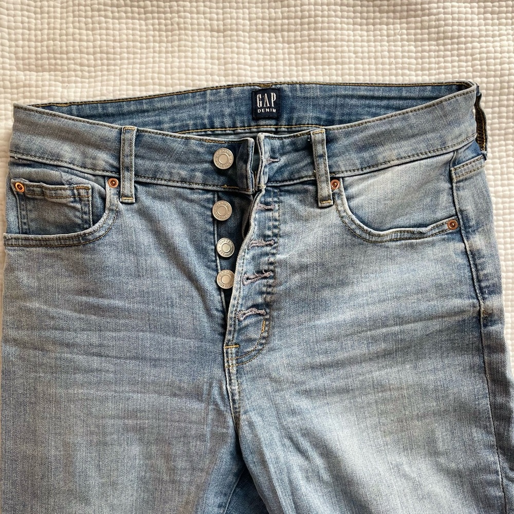 Gap Curvy True Skinny Light Wash Raw Hem Jeans